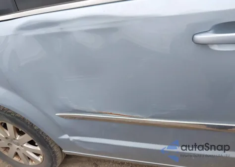 2013 Chrysler Town & Country Touring z USA, uszkodzony, nr VIN 2C4RC1BG0DR620471